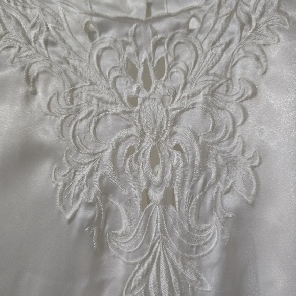 Vintage Nicola White Satin Blouse, Embroidered Lace, Back Buttons, Sz 12, EUC! - Picture 3 of 12